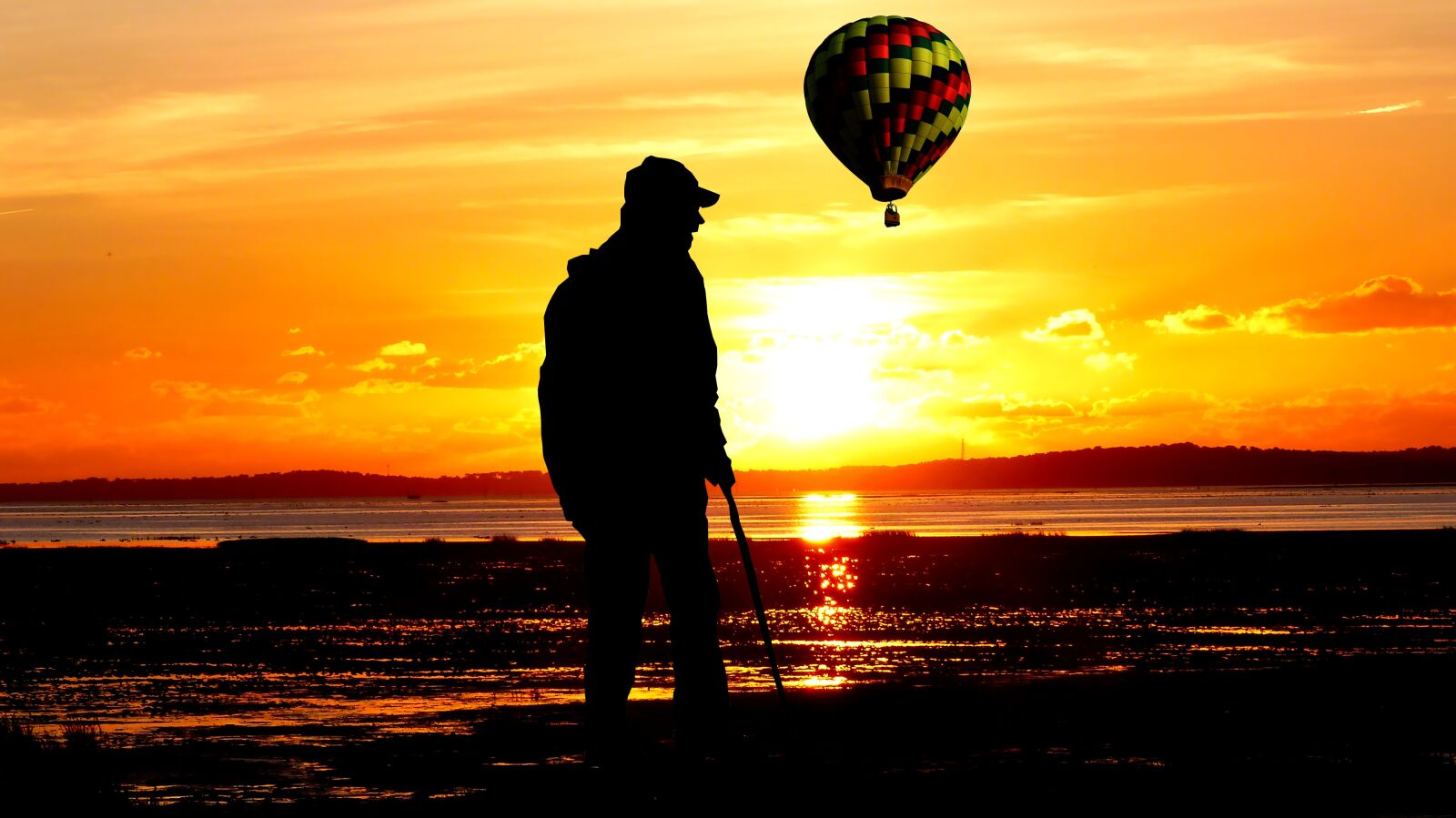Panasonic Lumix DMC-FZ200 sample photo. Sunset, walker, hot air photography