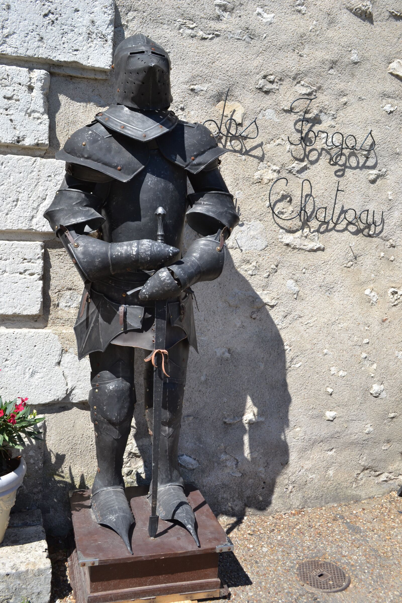 Nikon D3100 sample photo. Knight, knight armor, sword photography
