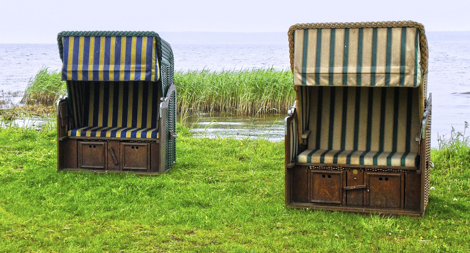 Samsung WB1000 / VLUU WB1000 /  TL320 sample photo. Beach chair, baltic sea photography