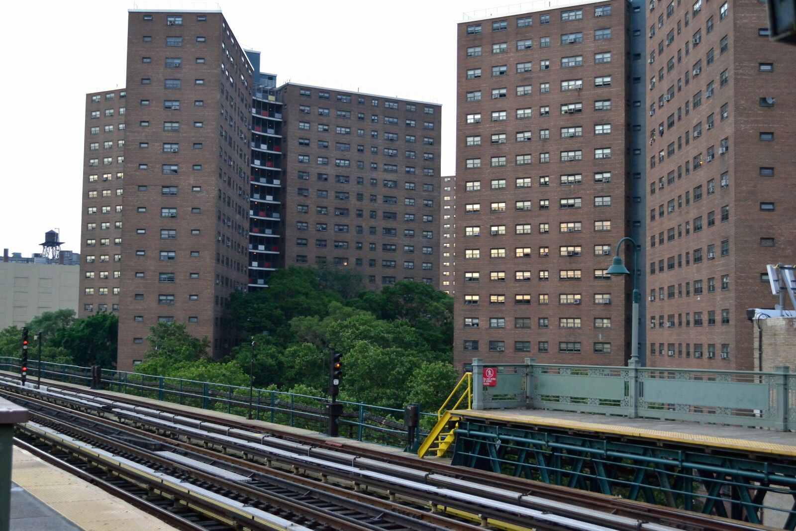 Nikon D3100 sample photo. Housing projects, harlem, new photography