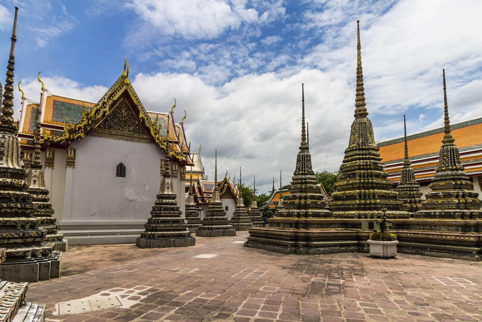Canon EOS M2 + Canon EF-S 10-18mm F4.5–5.6 IS STM sample photo. Ruins, bangkok, blue sky photography