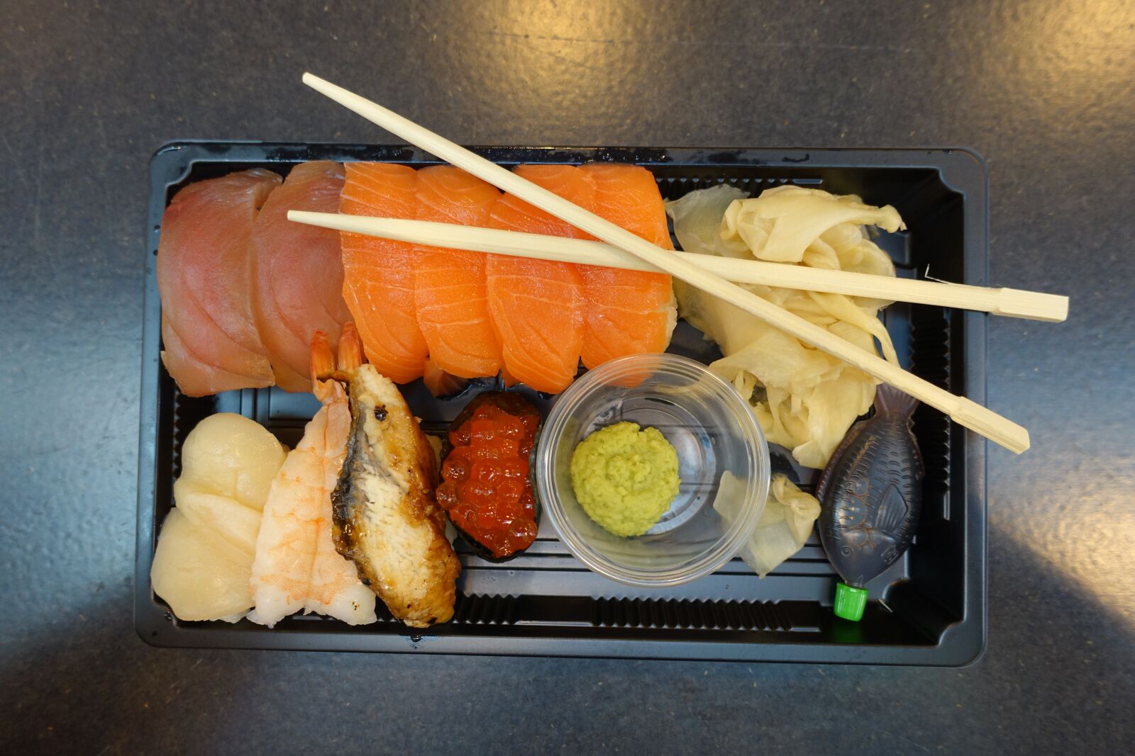 Sony Cyber-shot DSC-RX100 III sample photo. Sushi, sashimi, soy sauce photography