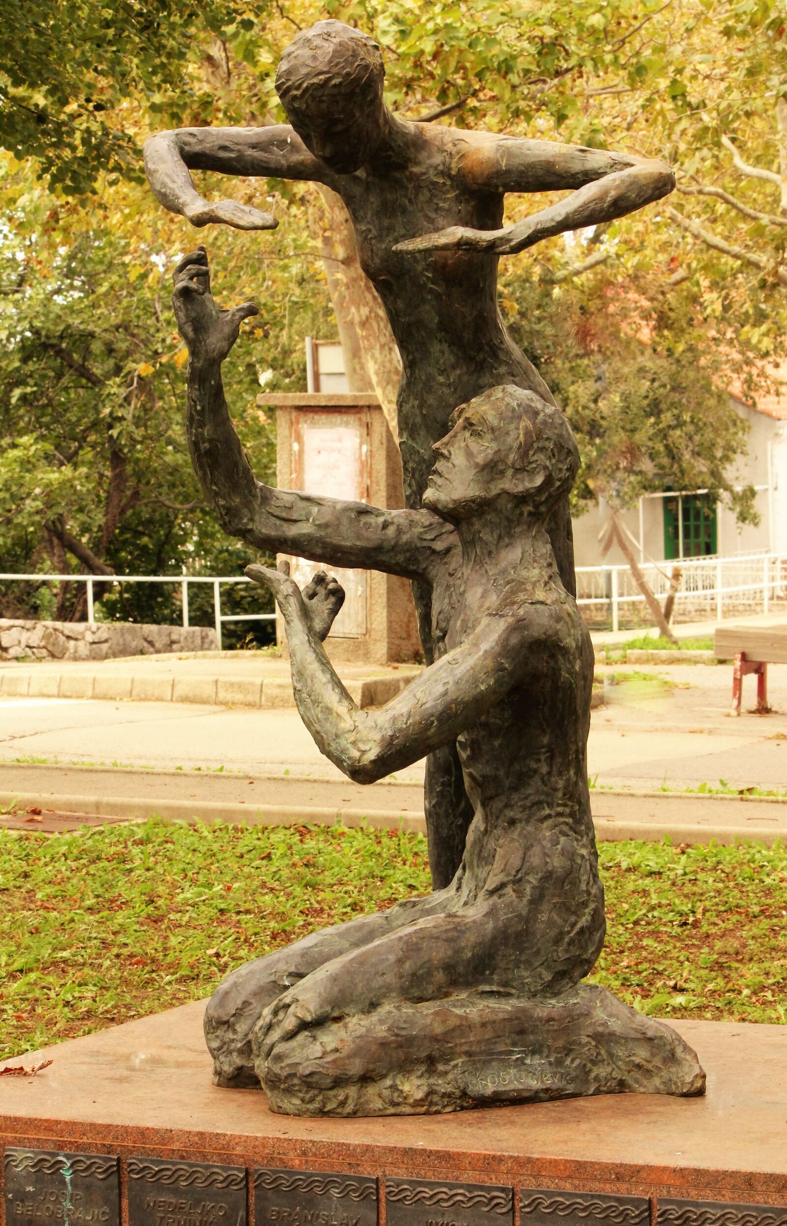 Canon EOS 550D (EOS Rebel T2i / EOS Kiss X4) sample photo. Statue, monument, figure photography
