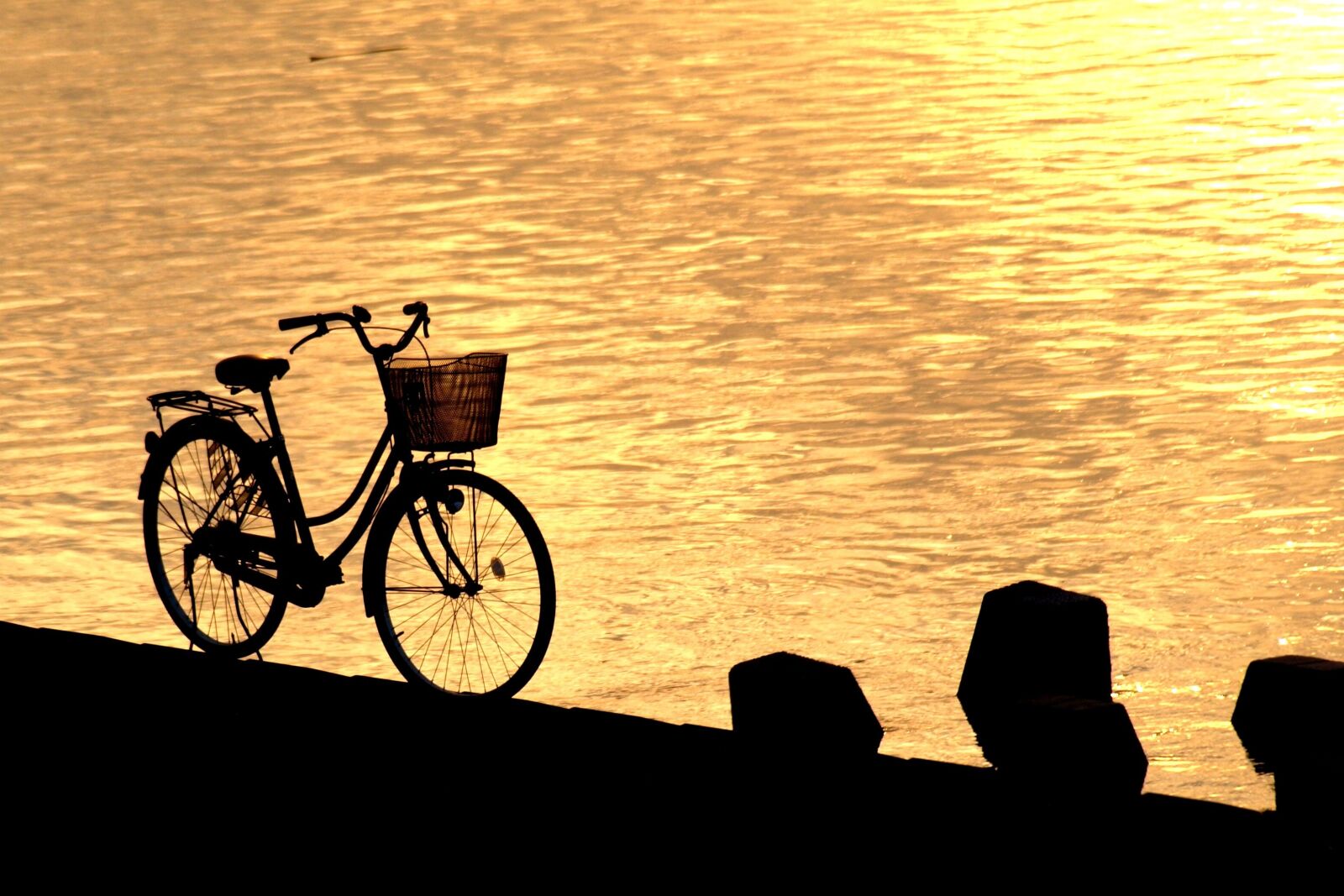 Olympus E-510 (EVOLT E-510) sample photo. Bike, river, water surface photography