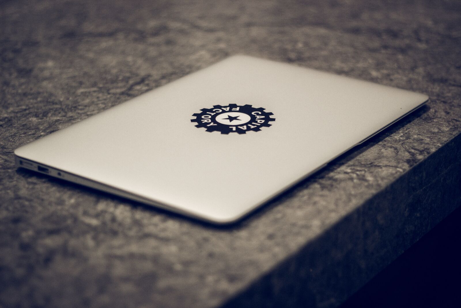 Canon EF 50mm F1.8 STM sample photo. Macbook air, laptop, startup photography