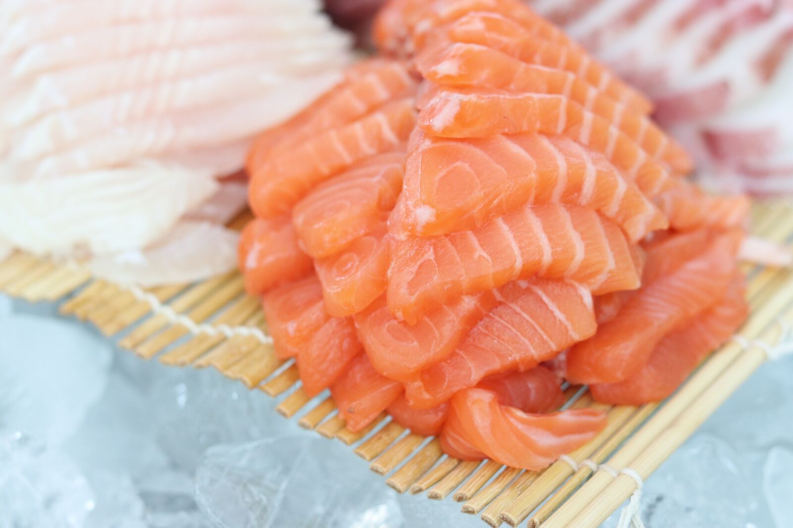 Canon EOS 200D (EOS Rebel SL2 / EOS Kiss X9) sample photo. Time, salmon times, japanese photography