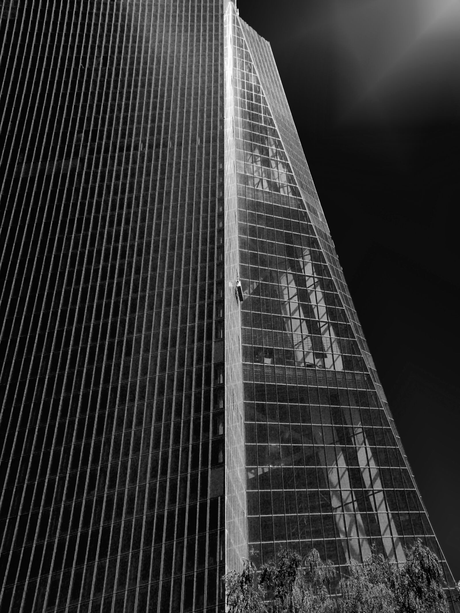 Leica V-LUX 1 sample photo. Skyscraper, glass, ecb photography