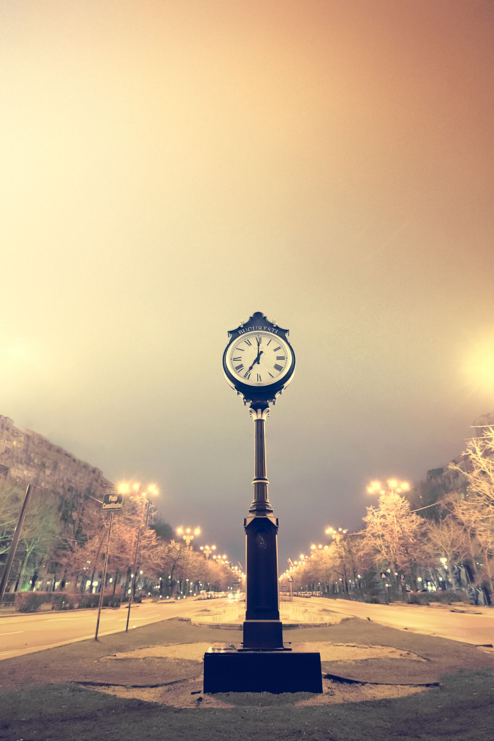 Nikon D7200 sample photo. Clock, time, bucharest photography