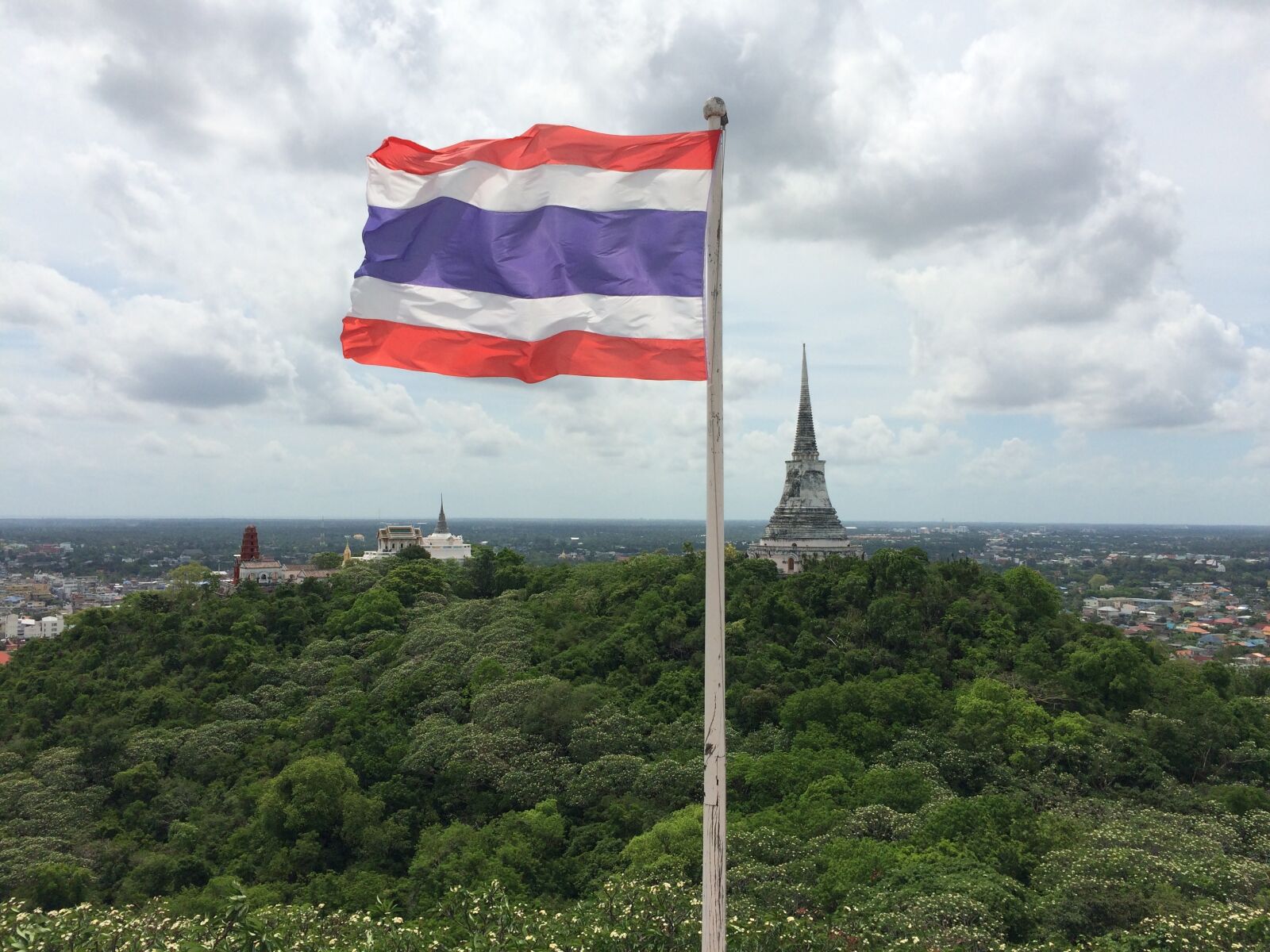 iPhone 5s back camera 4.15mm f/2.2 sample photo. Thailand, temple, pagoda photography