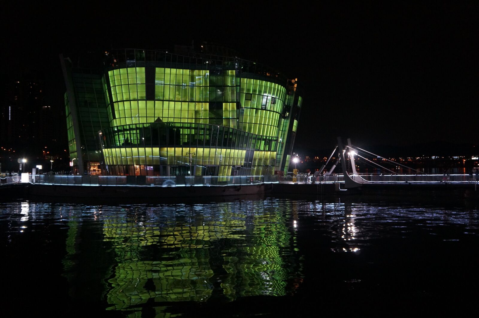 Sony Alpha NEX-5R + Sony E 18-55mm F3.5-5.6 OSS sample photo. Sebit floating island, han photography