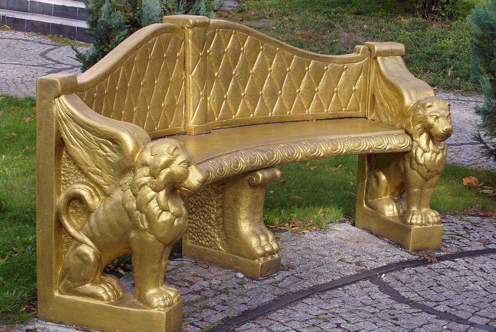 Samsung WB750 sample photo. Bench, park, meeting photography