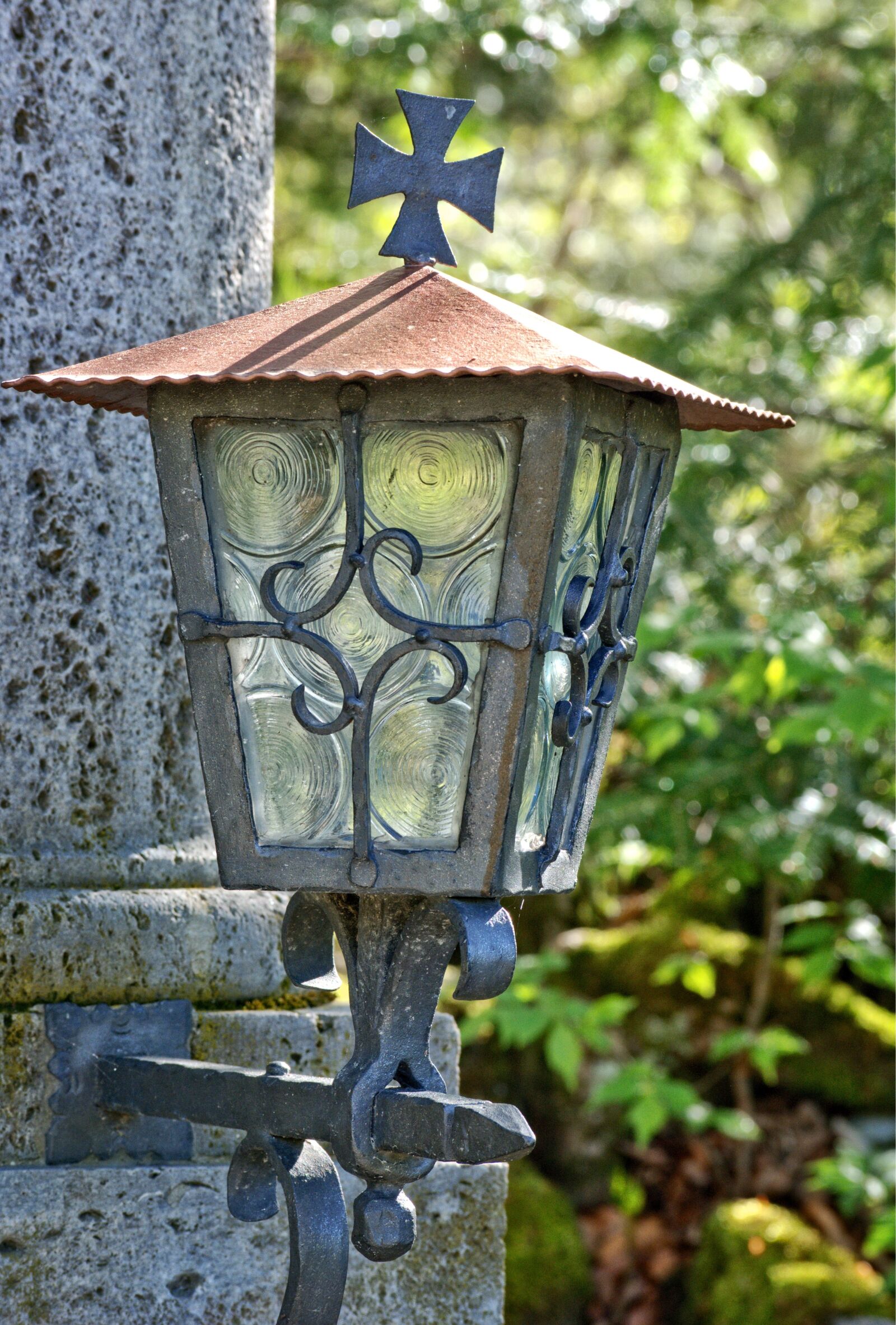 55.0-200.0mm f/4.0-f/5.6 sample photo. Lamp, lighting, light photography