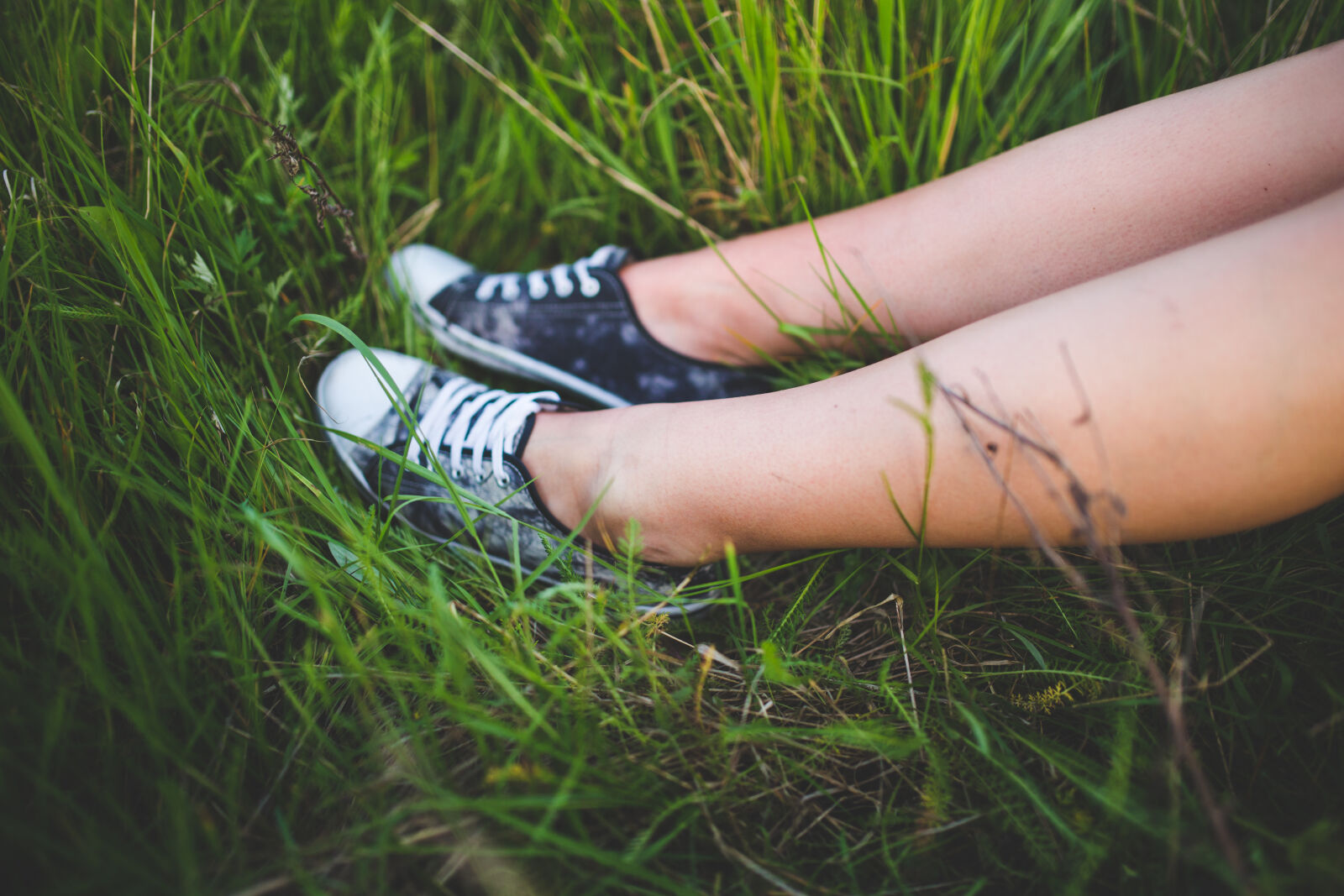 Canon EOS 6D + Sigma 35mm F1.4 DG HSM Art sample photo. Youth, sneakers, on, girl photography