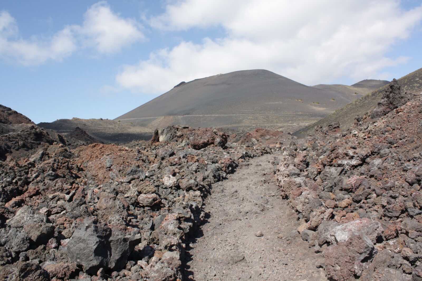 Canon EOS 450D (EOS Rebel XSi / EOS Kiss X2) sample photo. Volcanic landscape, landscape, landscapes photography