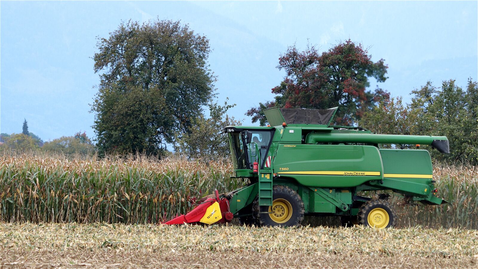 Canon EF 70-300 F4-5.6 IS II USM sample photo. Corn harvest, combine harvester photography
