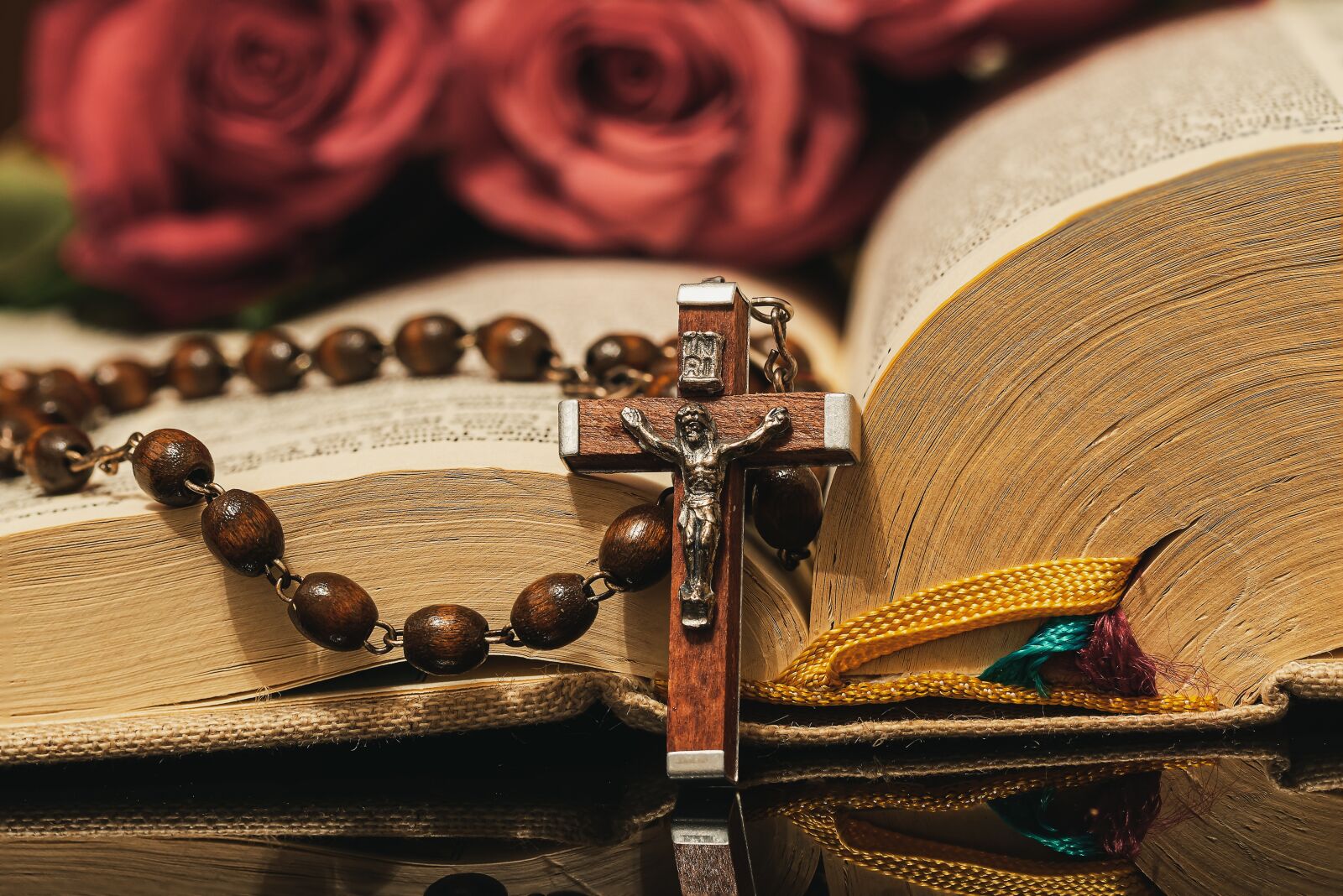 Canon EOS R sample photo. Rosary, cross, bible photography
