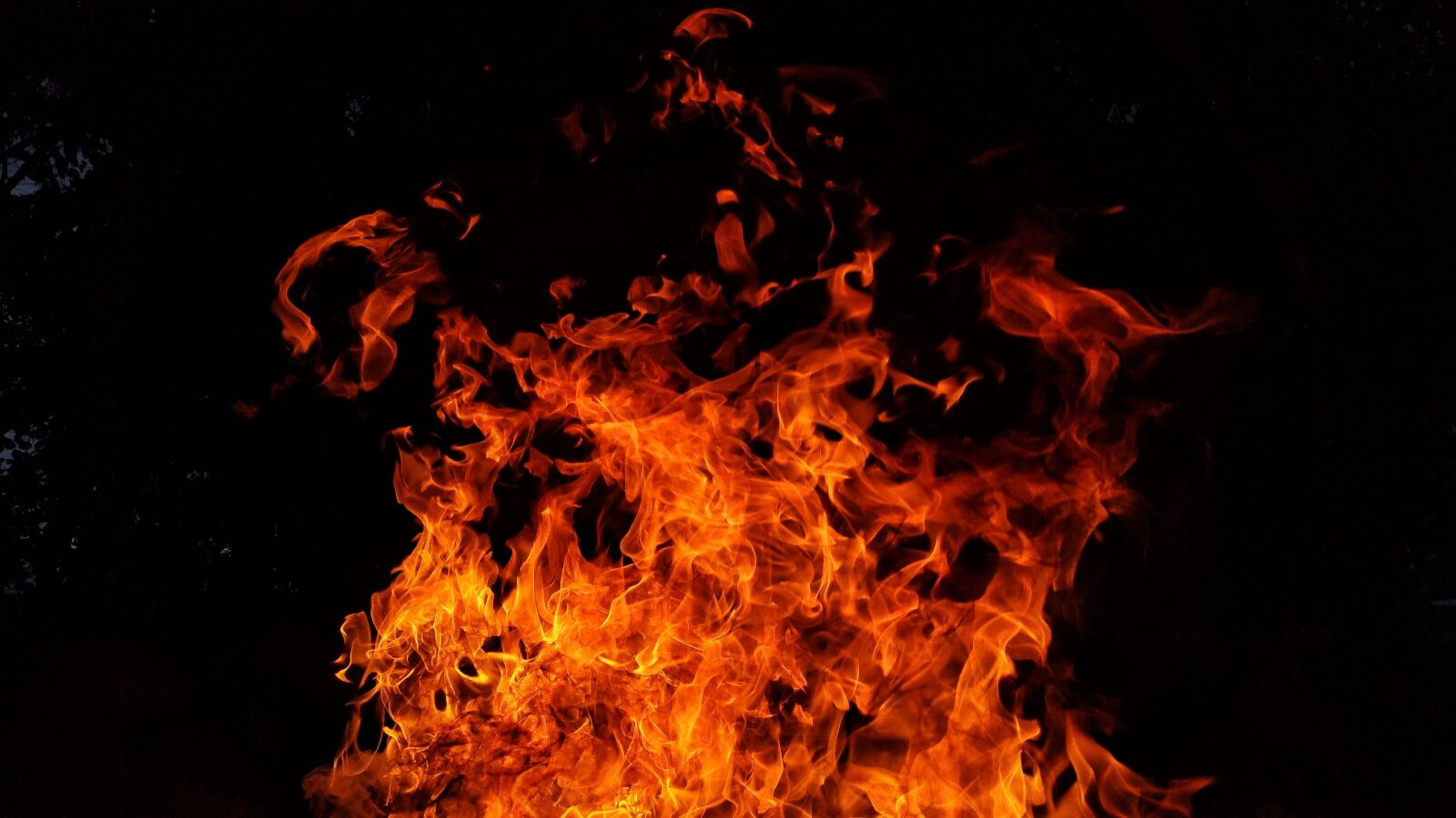 Samsung Galaxy Note4 sample photo. Fire, flames, red photography