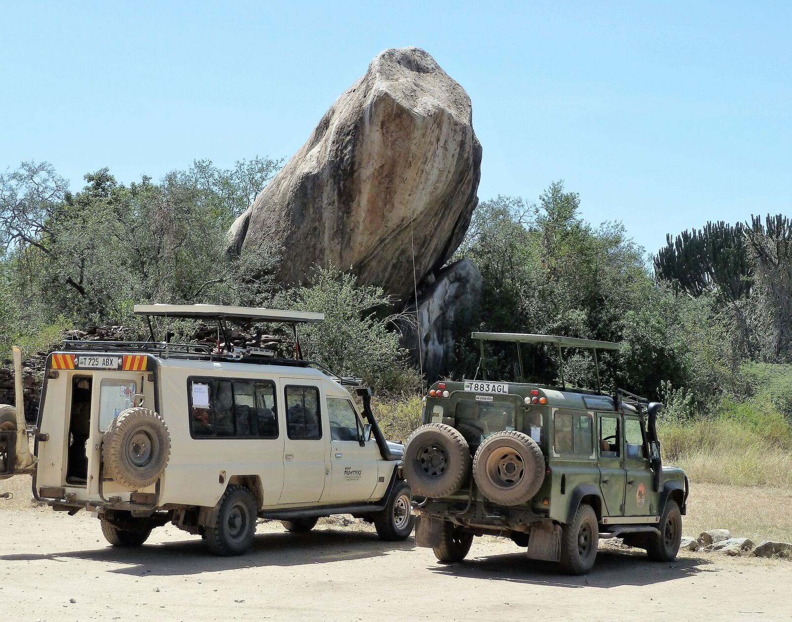 Panasonic Lumix DMC-ZS5 (Lumix DMC-TZ8) sample photo. Transport, jeep, tourism photography