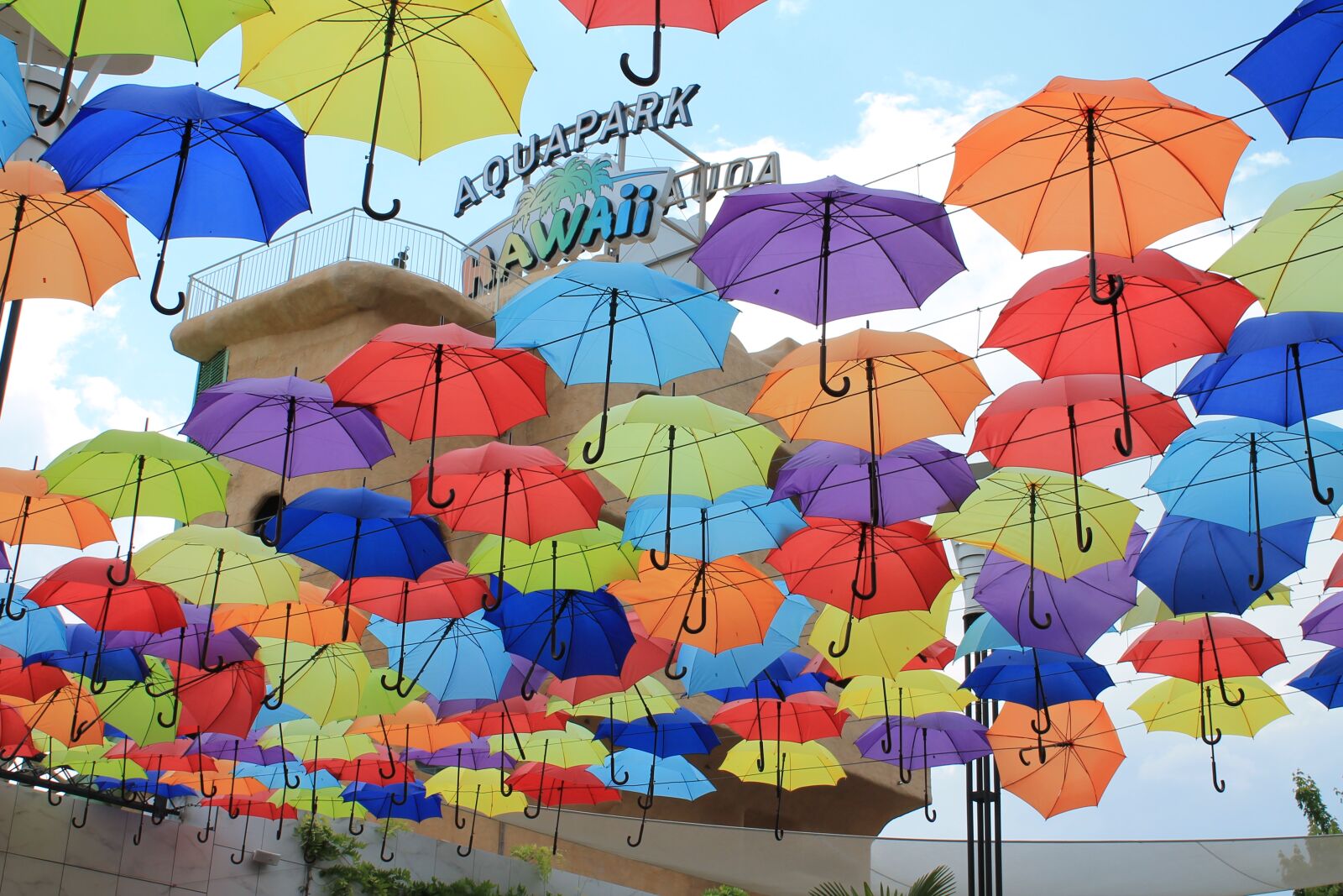 Canon EOS 1100D (EOS Rebel T3 / EOS Kiss X50) sample photo. Umbrellas, alley, sun photography