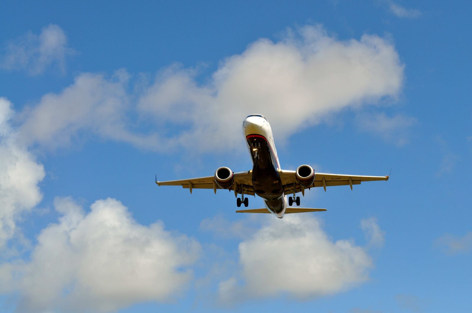 Nikon D5000 sample photo. Landing, aircraft, airport photography