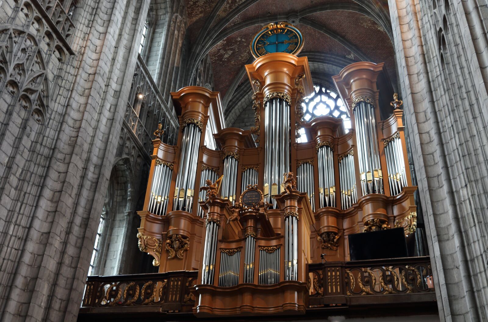Canon EF-S 24mm F2.8 STM sample photo. Belgium, mons, church photography