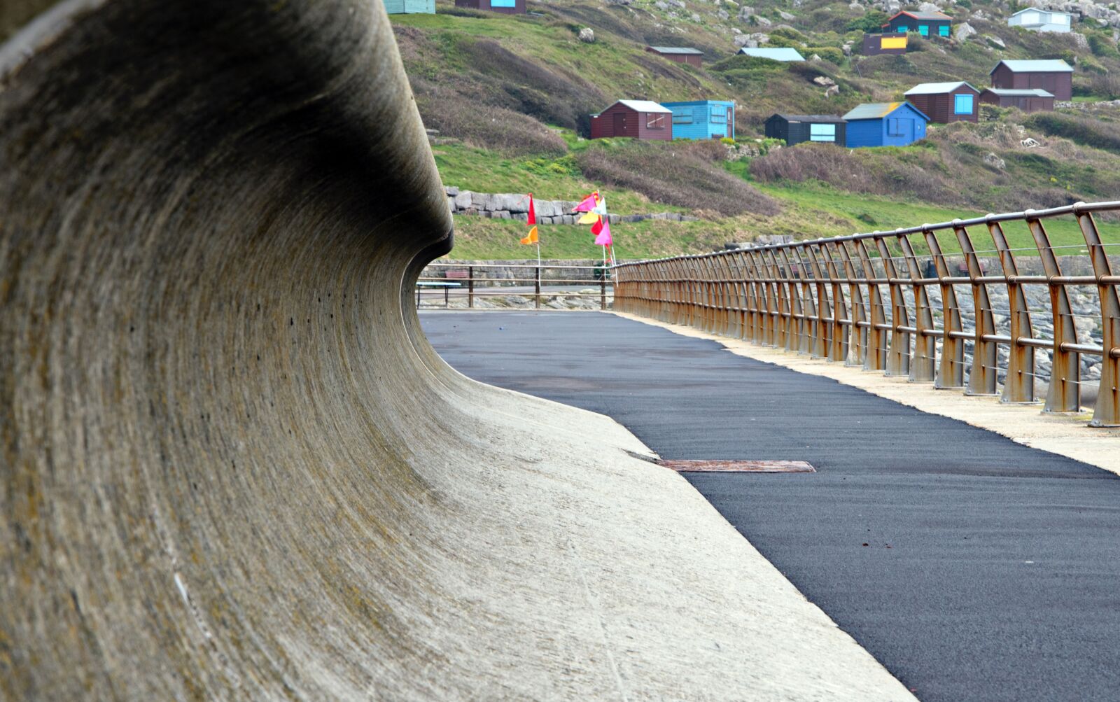 Nikon D5500 sample photo. Sea wall, curve, concrete photography