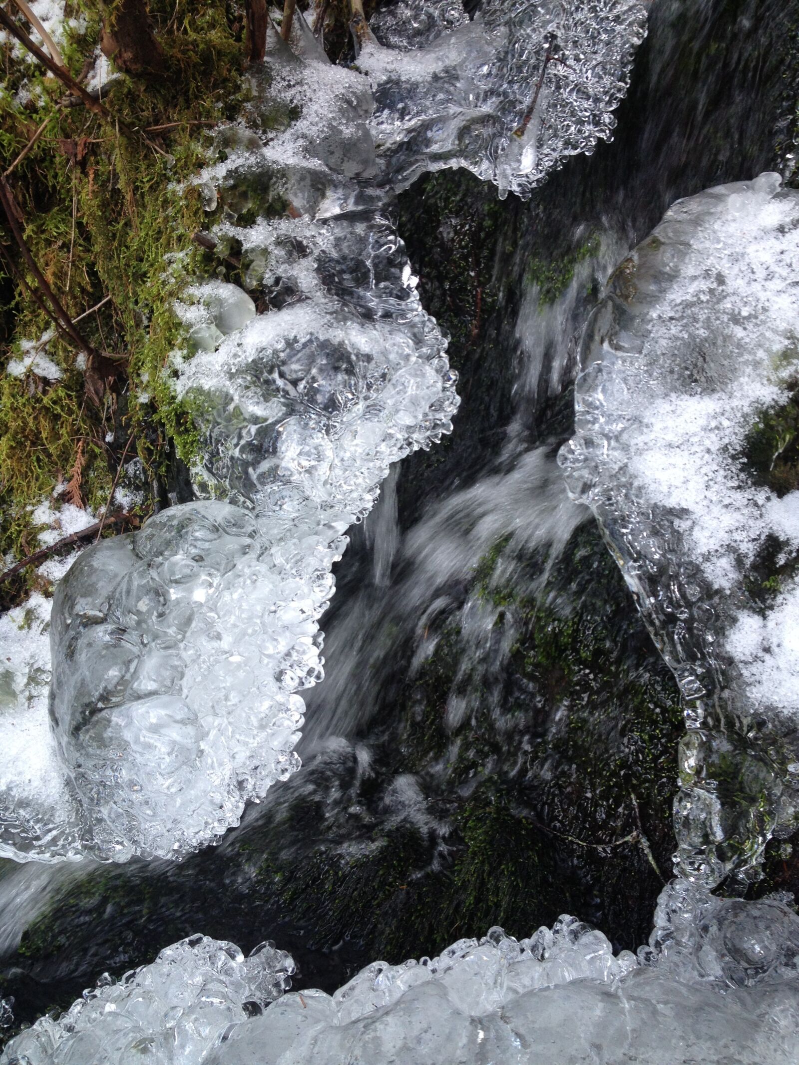iPhone 4S back camera 4.28mm f/2.4 sample photo. Ice, cold, water stream photography