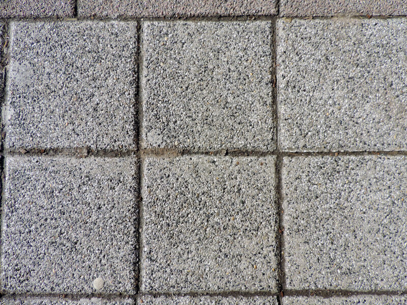 Nikon Coolpix P520 sample photo. Cube, old, cement, wall photography