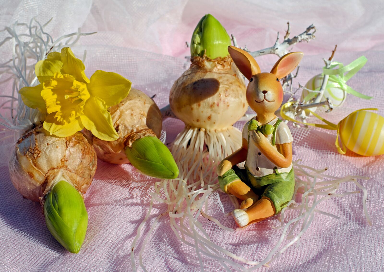 Fujifilm X-T10 + Fujifilm XF 35mm F1.4 R sample photo. Easter bunny, easter, figure photography