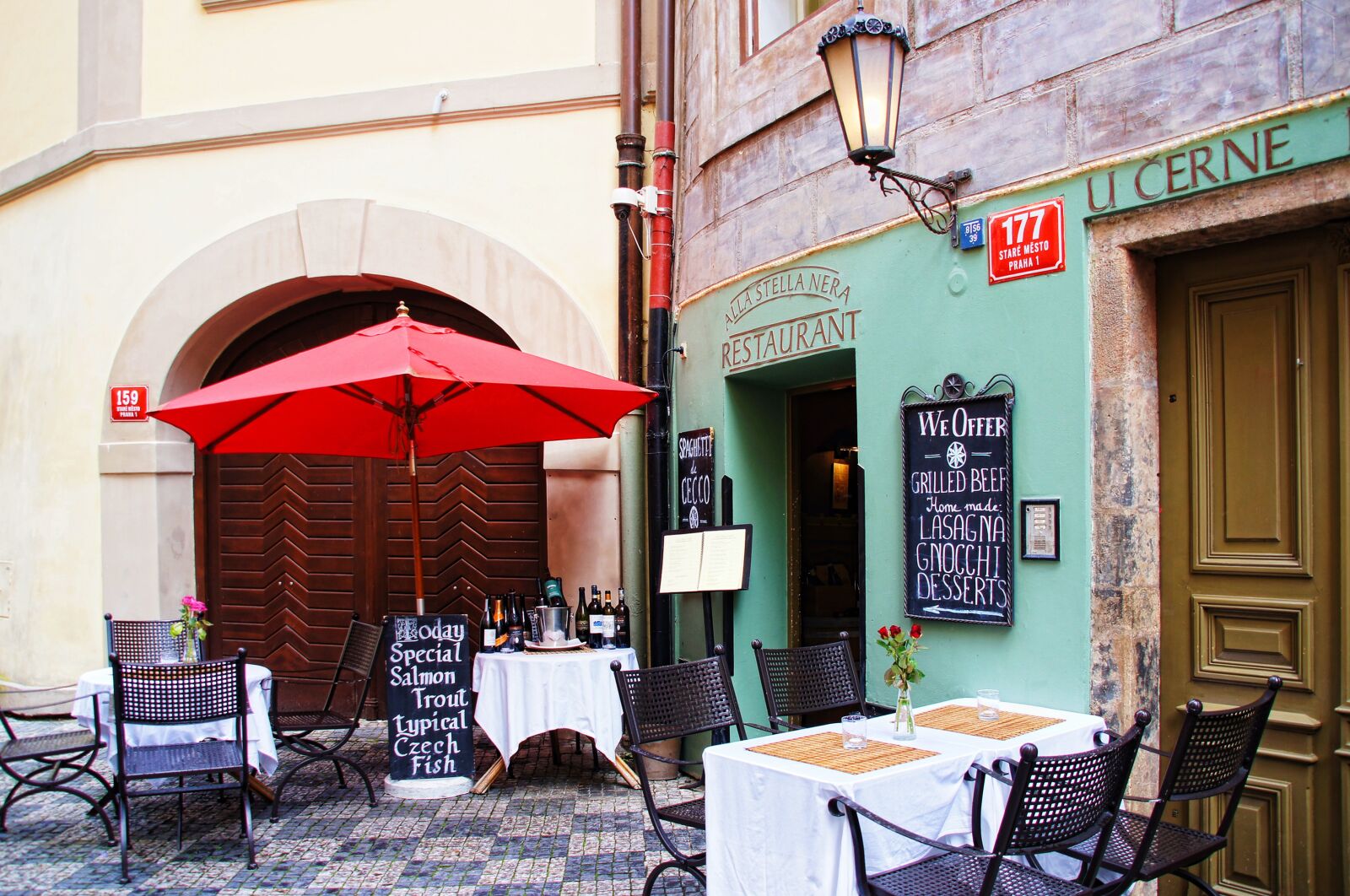 Sony Alpha DSLR-A580 sample photo. Restaurant, bistro, prague photography