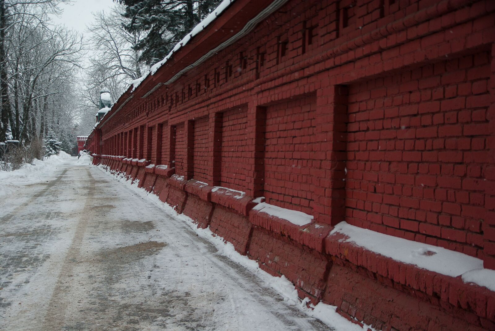 Pentax K10D sample photo. Moscow, cemetery, graves photography