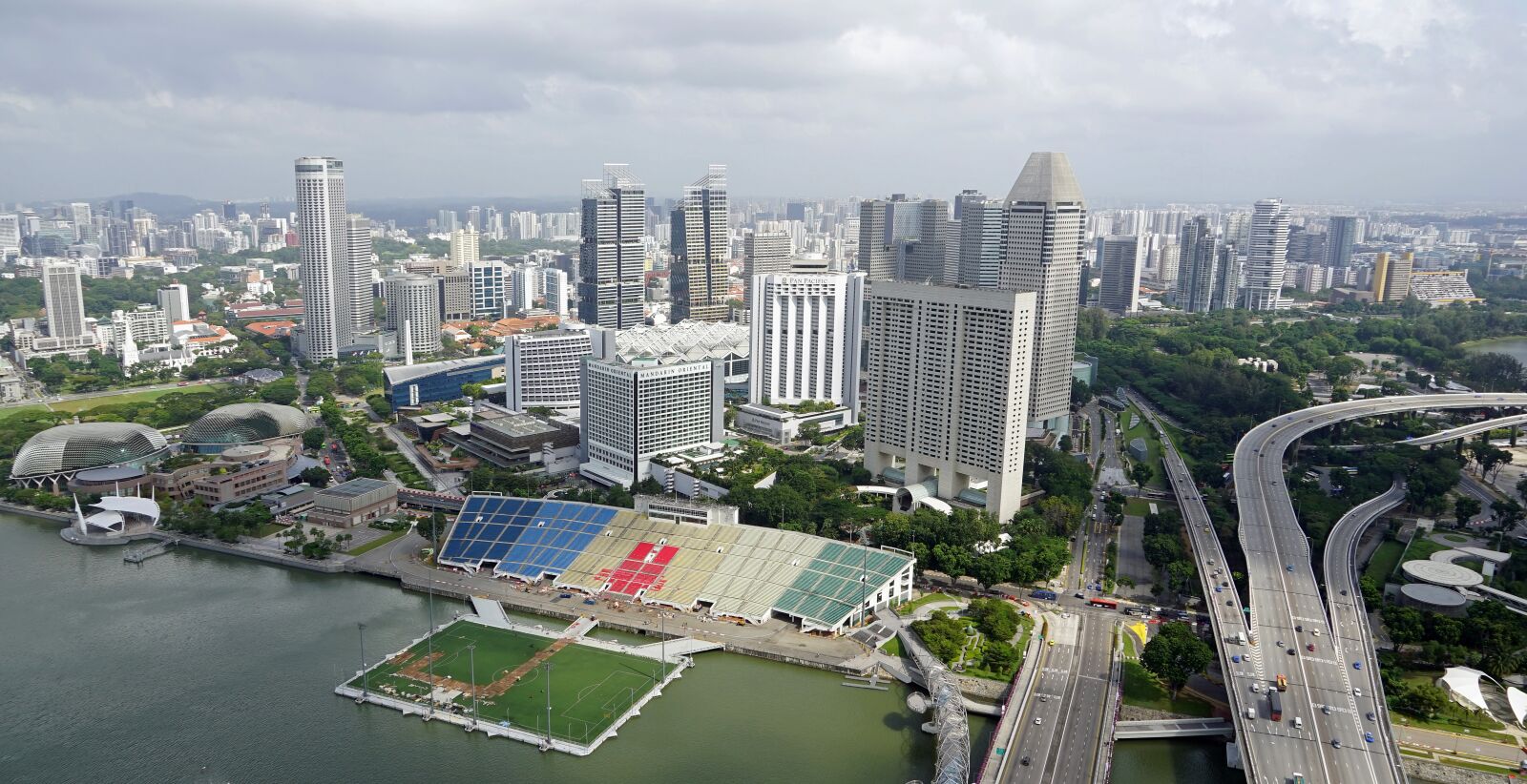 Sony a7 + Sony FE 24-240mm F3.5-6.3 OSS sample photo. Skyline, singapore, skyscraper photography