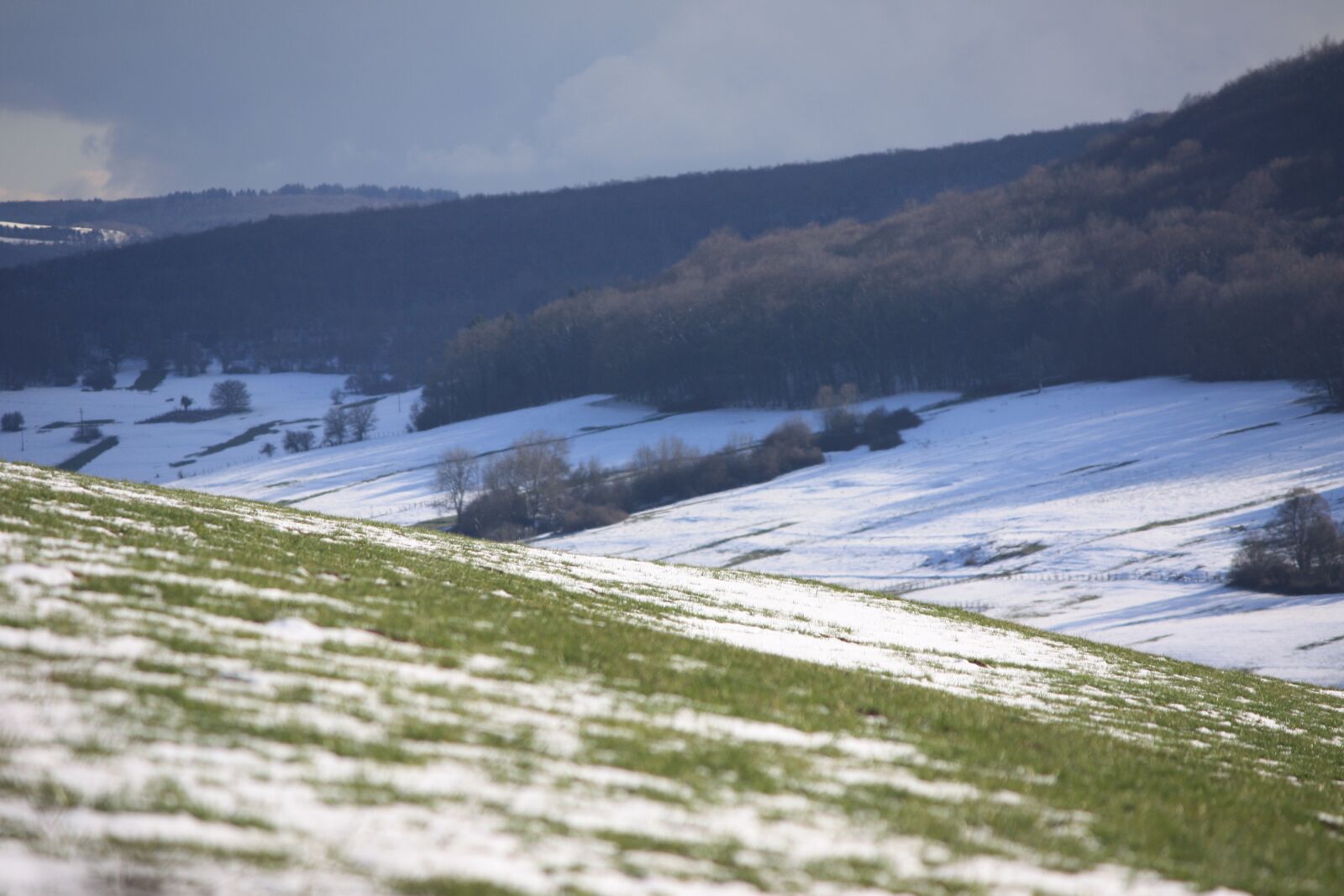 Canon EOS 450D (EOS Rebel XSi / EOS Kiss X2) sample photo. Valley, winter, landscape photography