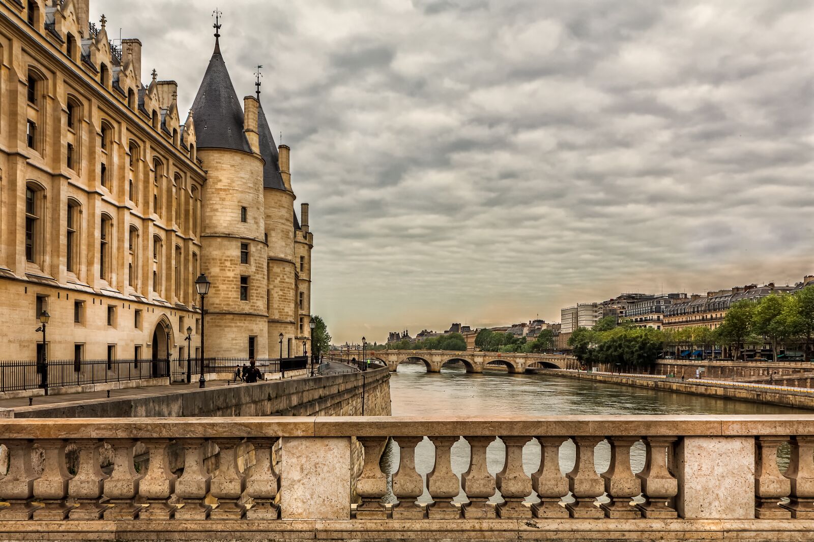 Canon EOS 80D sample photo. Paris, the banks of photography