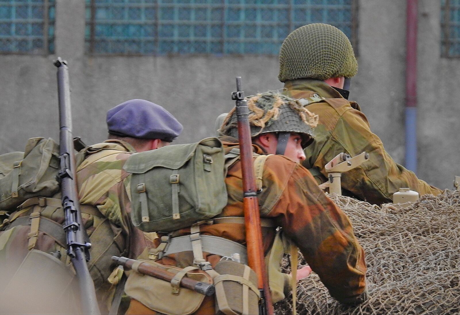 Nikon Coolpix P900 sample photo. Staging, the military, soldier photography