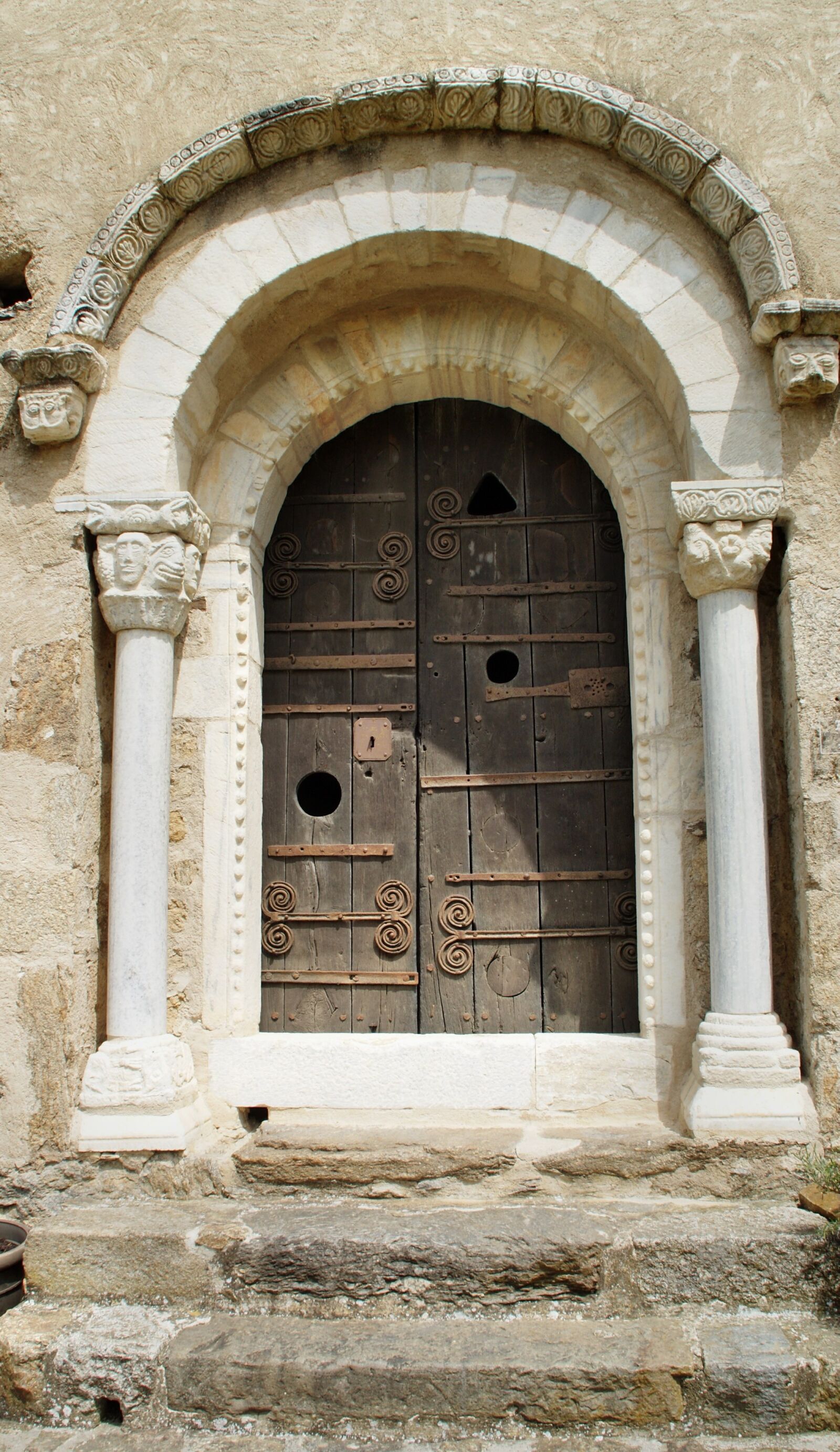 Sony Alpha DSLR-A230 sample photo. Door, former, old photography