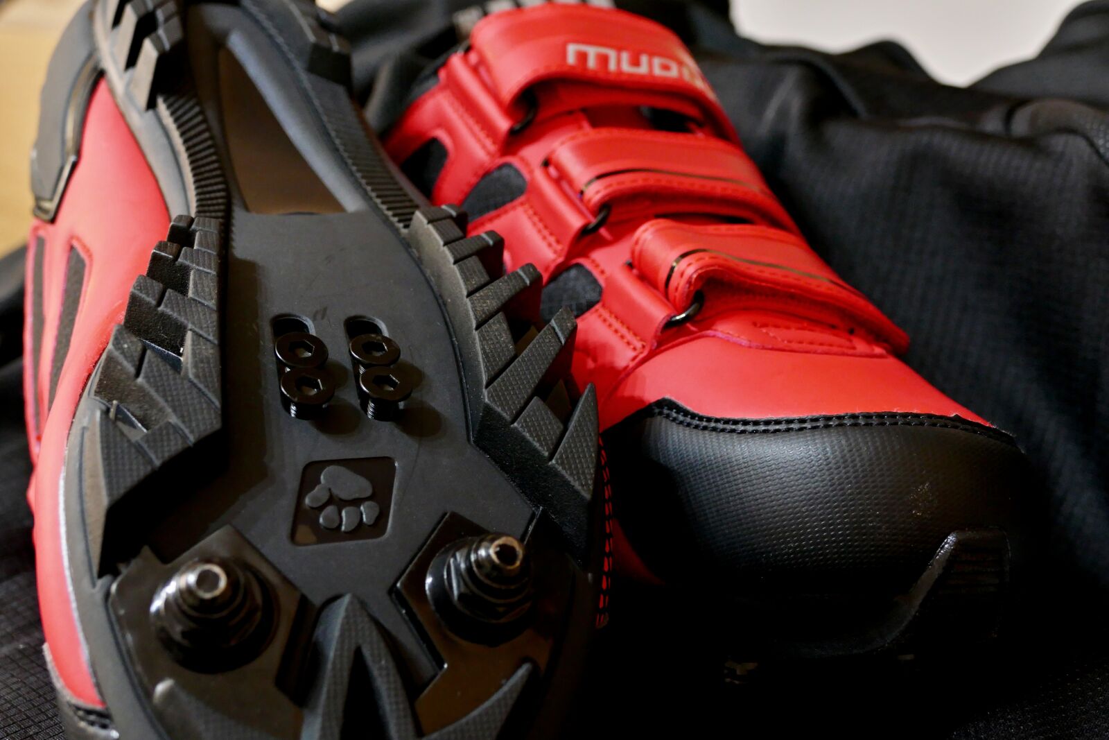 Panasonic Lumix DMC-FZ1000 sample photo. Shoes, sports, cycling photography