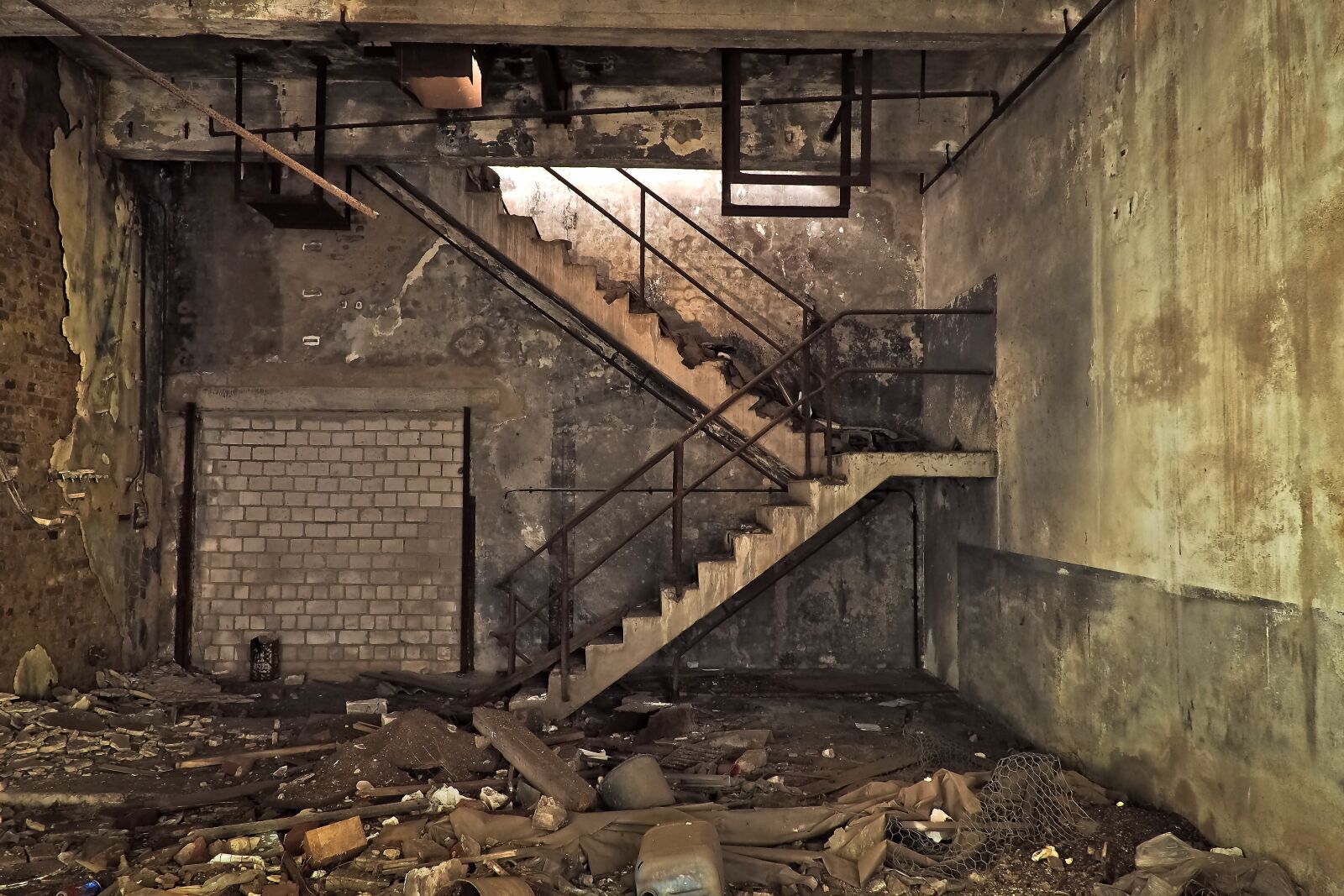 Olympus OM-D E-M10 sample photo. Lost places, rooms, abandoned photography