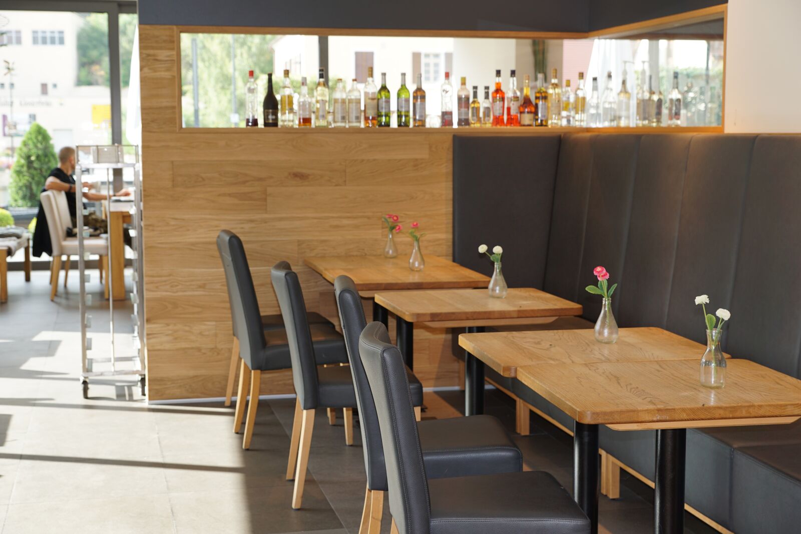 Sony DT 16-50mm F2.8 SSM sample photo. Cafe, canteen, dining tables photography