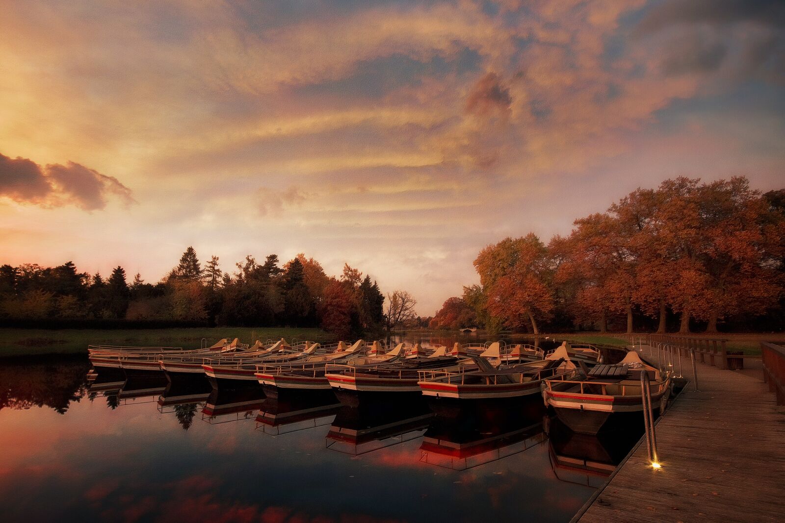 Canon EOS 70D sample photo. Landscape, water, gondolas photography