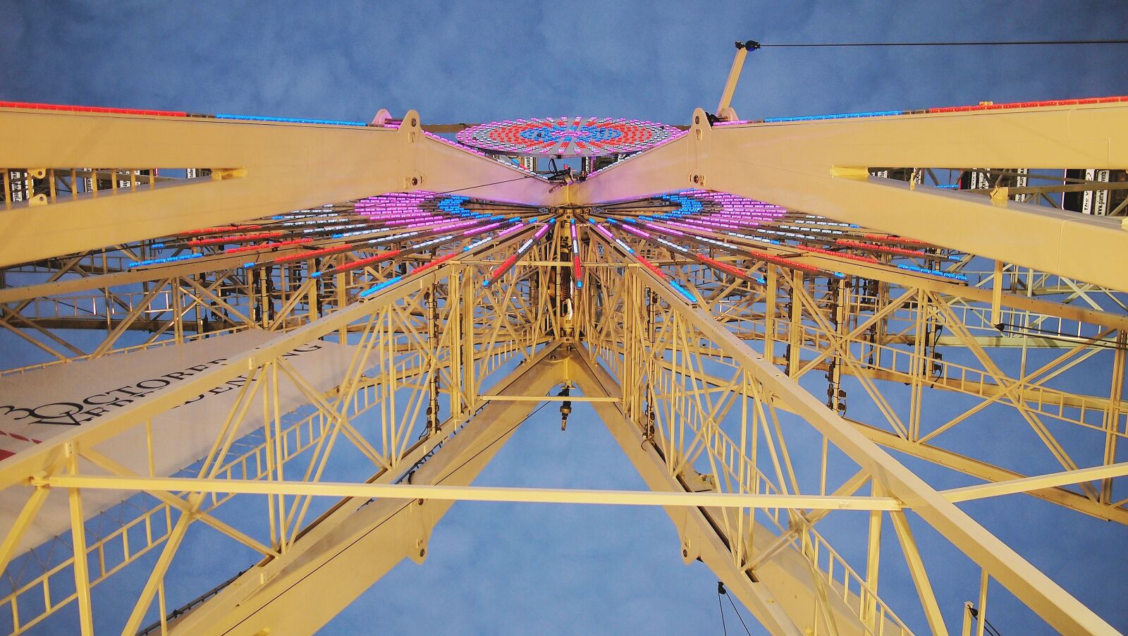 Olympus PEN E-PL1 sample photo. Fun fair, attraction, circus photography
