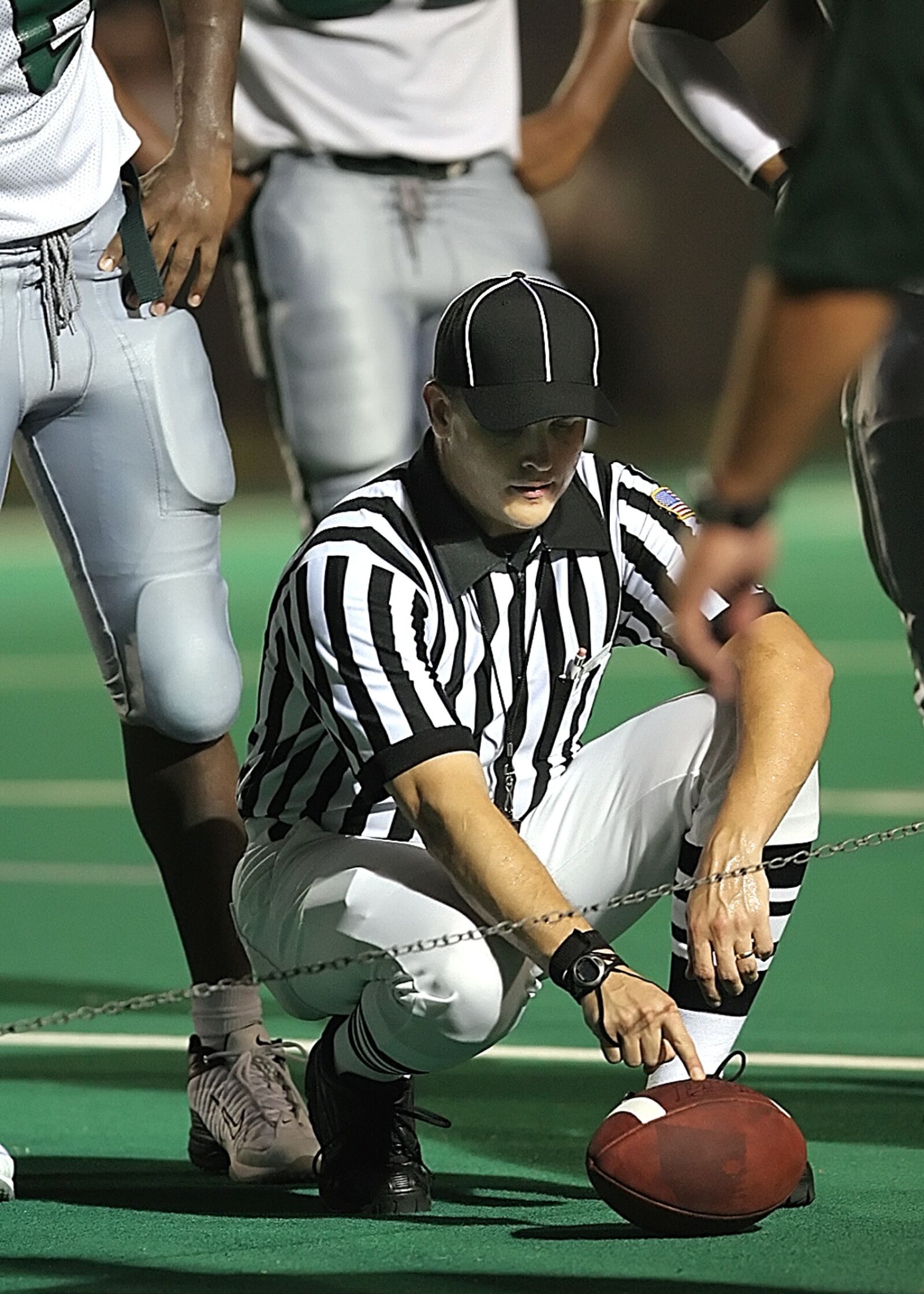 Canon EOS 20D sample photo. Football, american football, referee photography