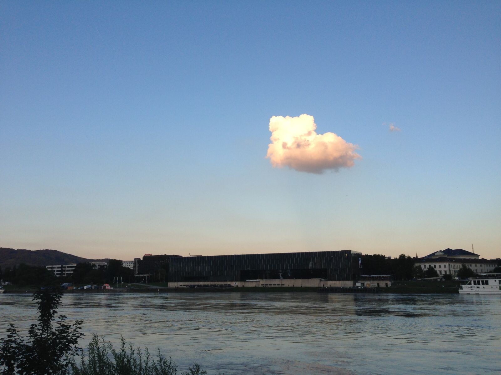 iPhone 5 back camera 4.12mm f/2.4 sample photo. Cloud, sky, funny cloud photography