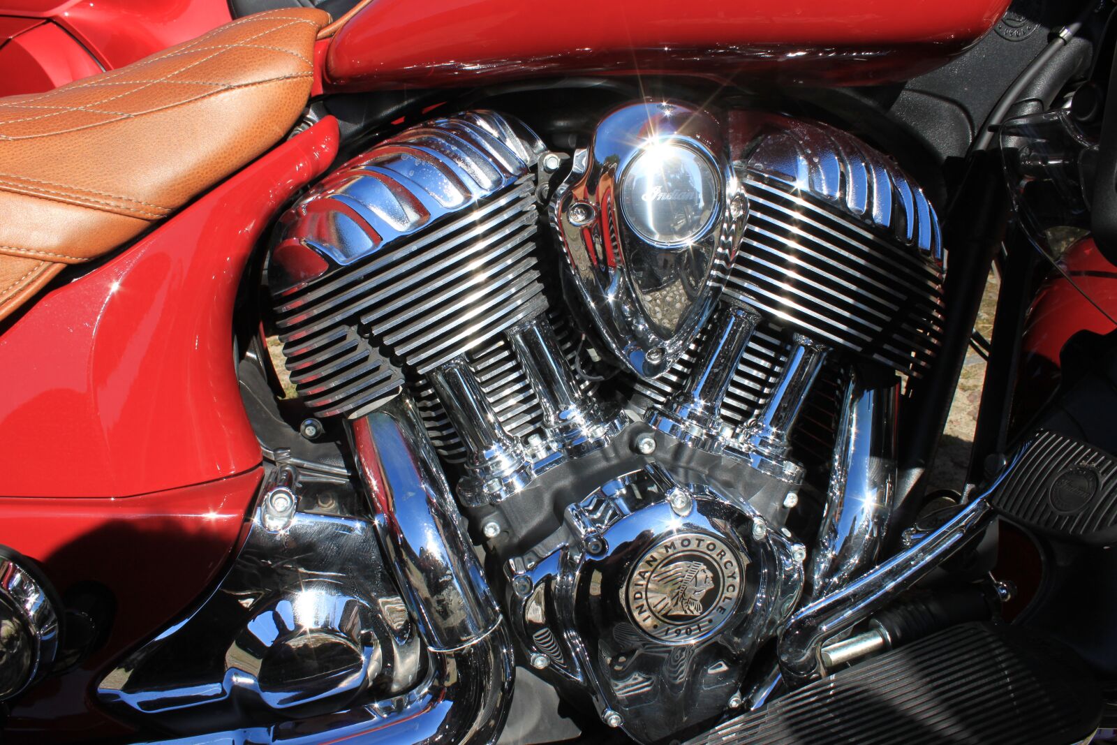 Canon EOS 500D (EOS Rebel T1i / EOS Kiss X3) sample photo. Motorcycle, chrome, cylinder photography