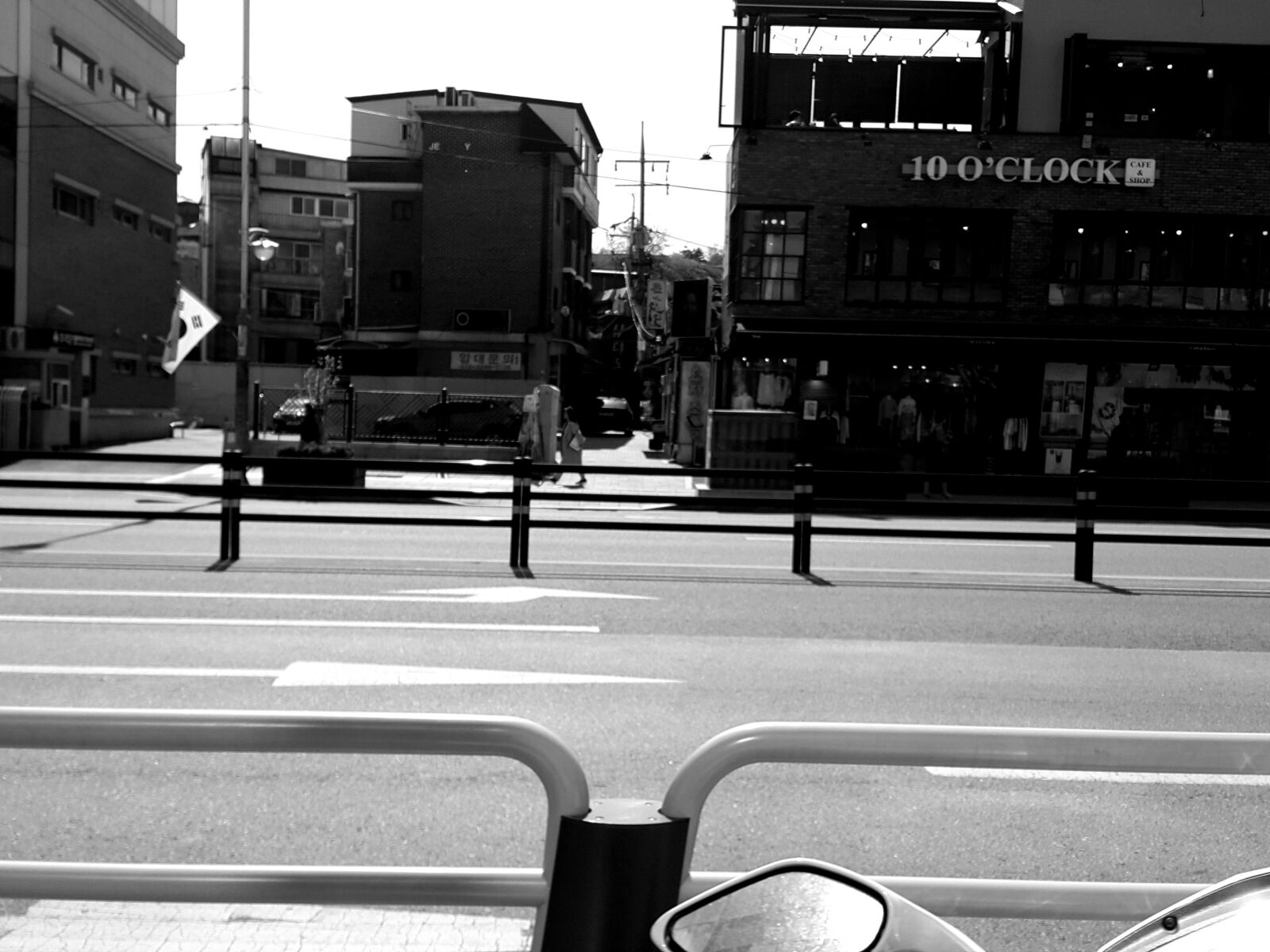 Samsung Galaxy Note4 sample photo. Road, b w, city photography