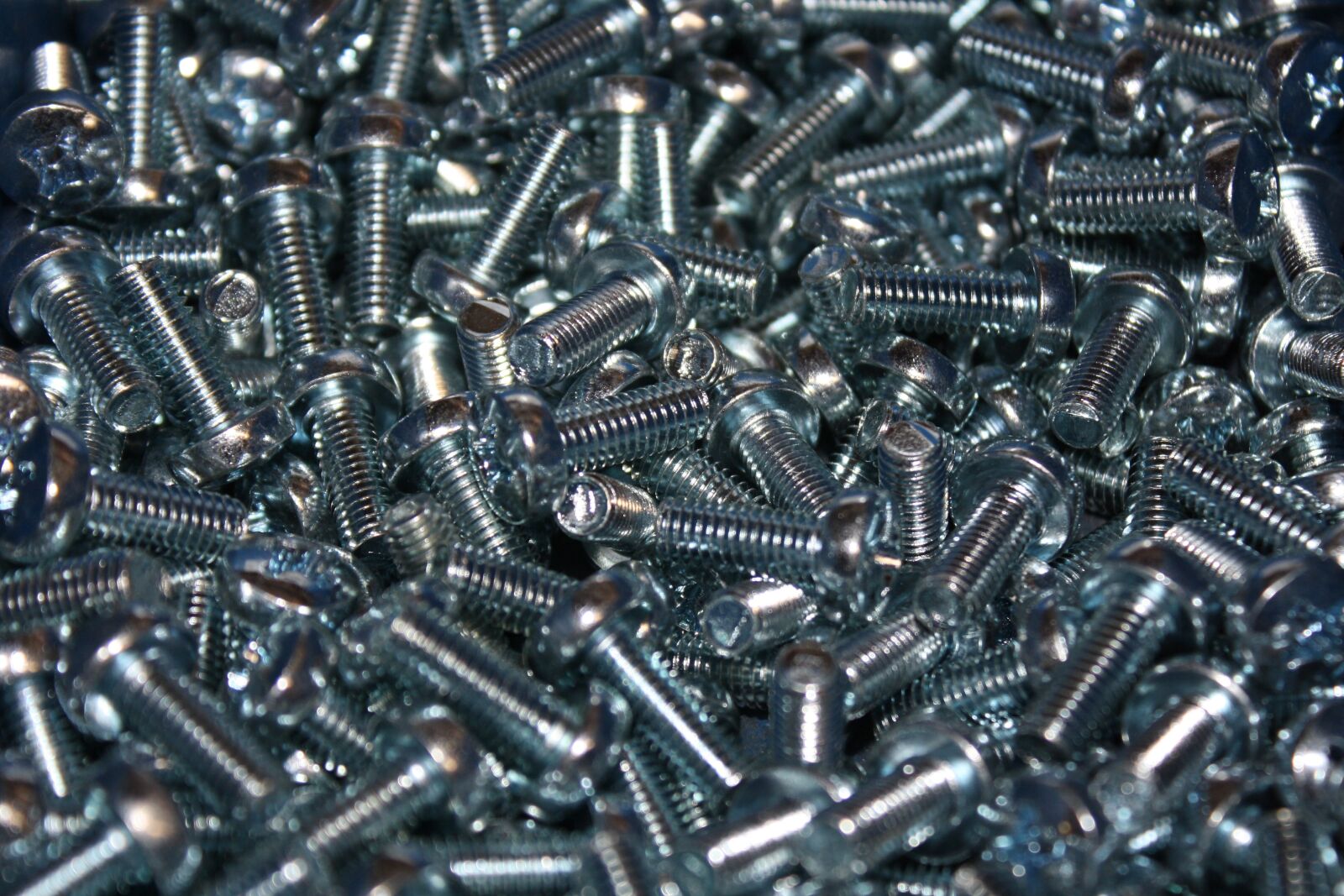 Canon EOS 1000D (EOS Digital Rebel XS / EOS Kiss F) sample photo. Screws, fasteners, stainless photography