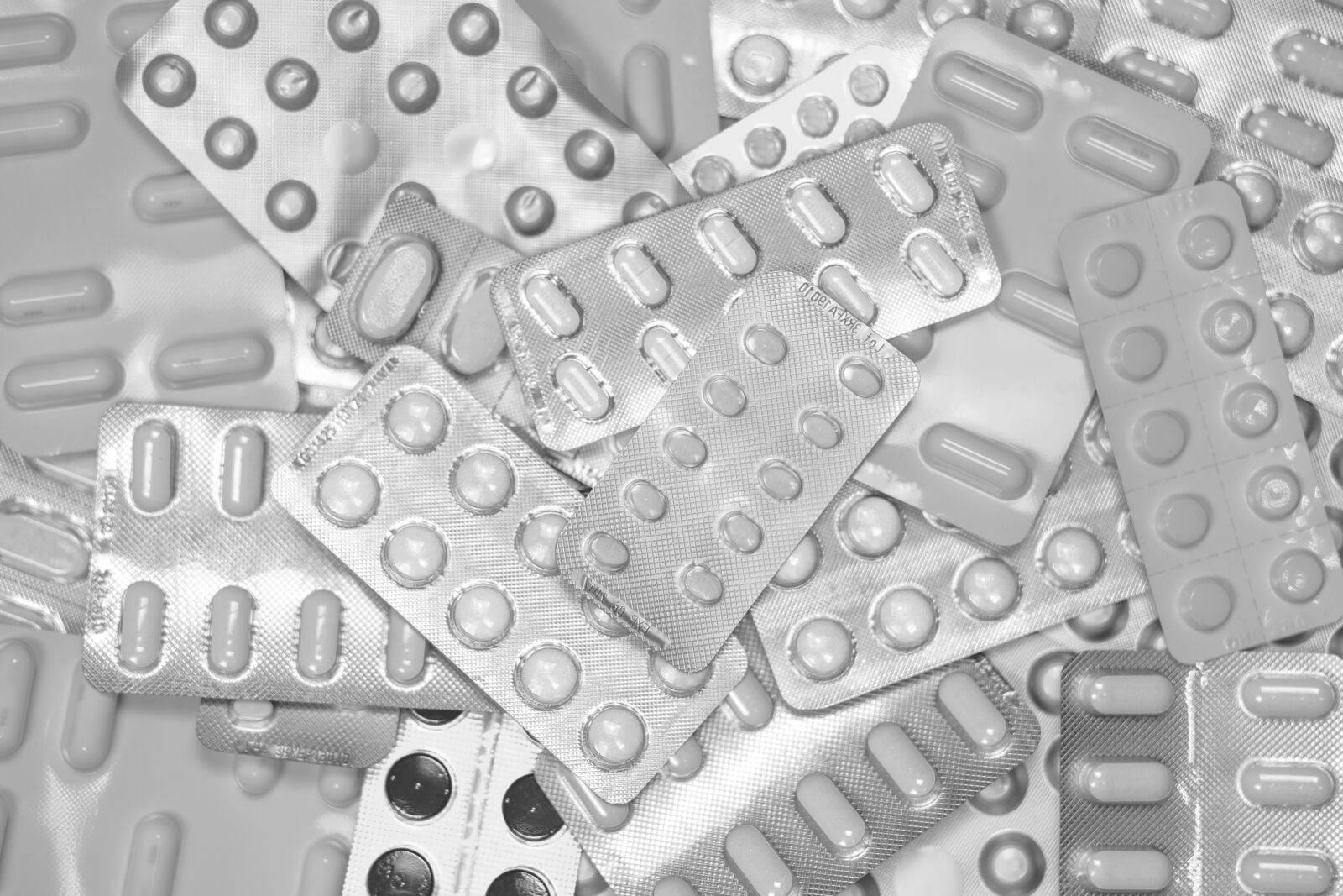 Canon EF 85mm F1.8 USM sample photo. Medicine, pills, capsules photography