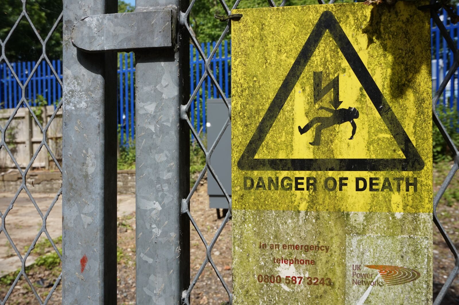 Sony Alpha a5000 (ILCE 5000) sample photo. Danger, sign, yellow photography