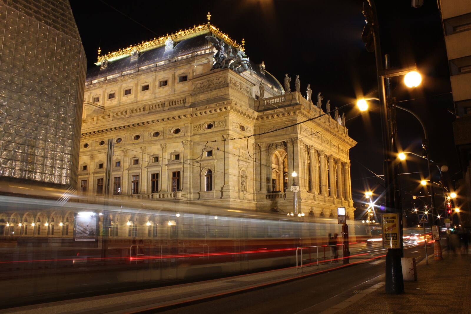 Canon EOS 100D (EOS Rebel SL1 / EOS Kiss X7) sample photo. Prague, national theatre, the photography