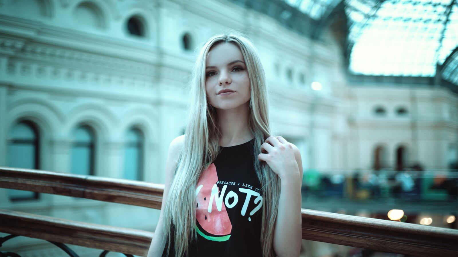 Canon EOS 5D Mark III sample photo. Gum, shopping, fashion photography